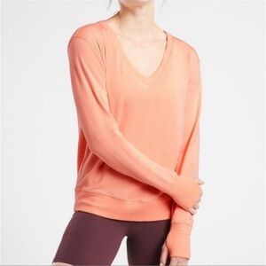 Athleta sunrise v-neck sweatshirt super soft Woman’s size medium